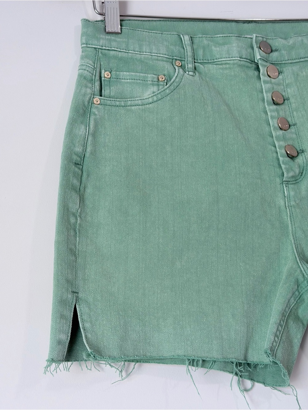 Tractr Green High-Rise Button-Front Frayed Hem Denim Shorts - Picture 4 of 10